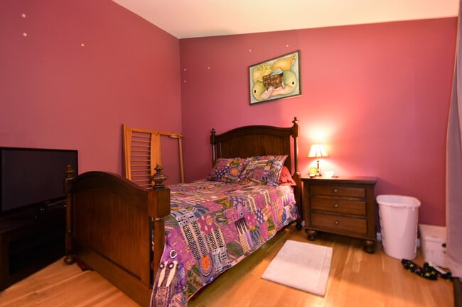 Building Photo - Fantastic 4 bedroom, 2 full bath, 2 half bath home in Close in Silver Spring!