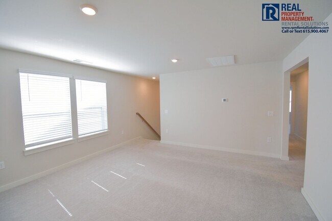 Building Photo - Gorgeous and modern 5 bd 3 ba home in Smyrna! Neighborhood pool and playground!