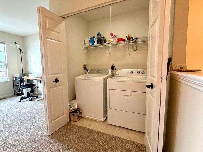 Building Photo - 362 Broadmoor Ln