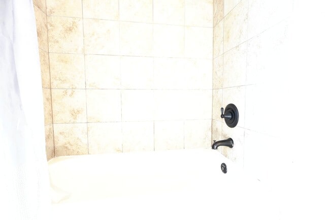 Building Photo - 5 Bed 3.5 Bath Chesterfield Charmer