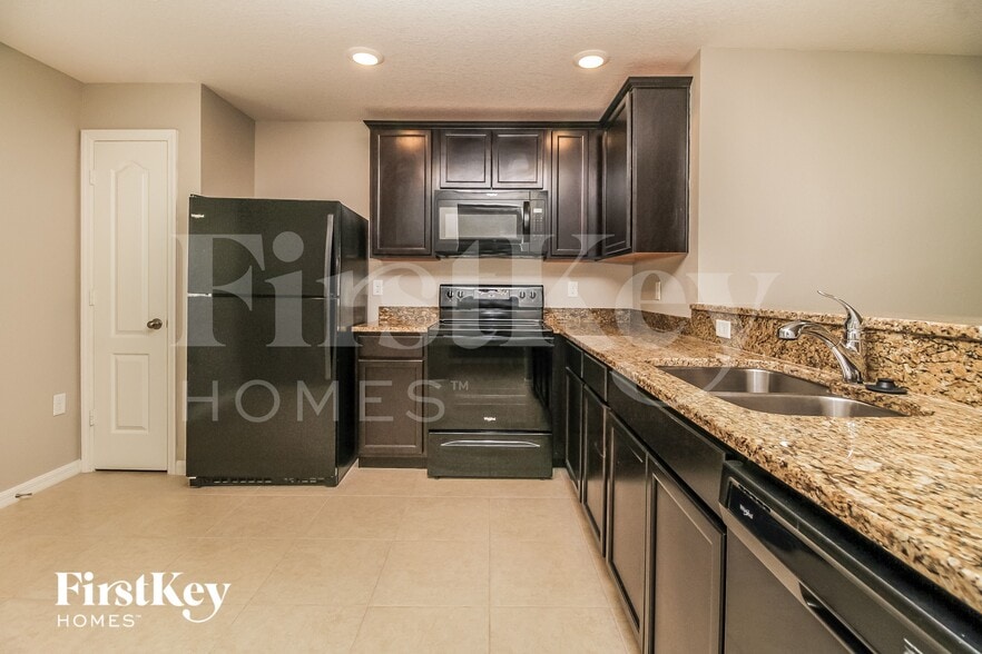 Building Photo - 2138 El Campo Ave