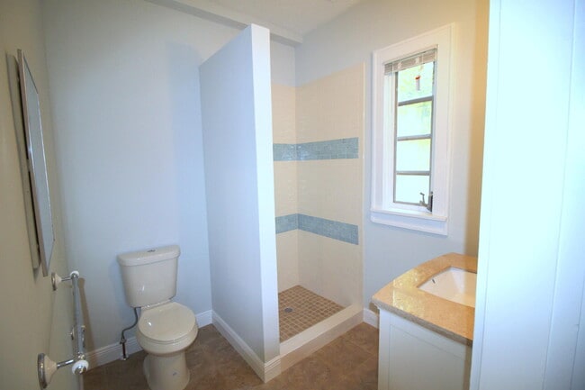 Building Photo - 301 S Palmway