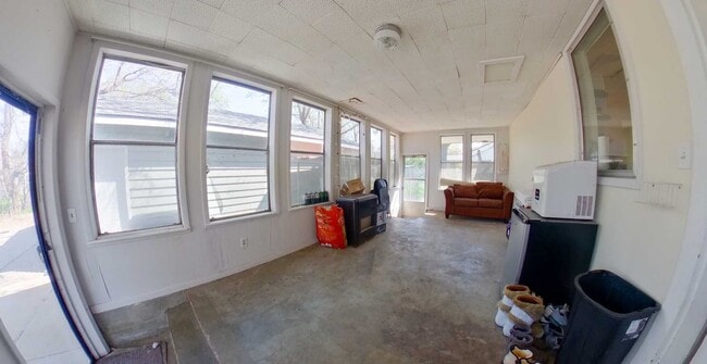 Building Photo - 3D Tour Available - Stand Alone House + Attached Garage + Pet Friendly! Available April 22nd!