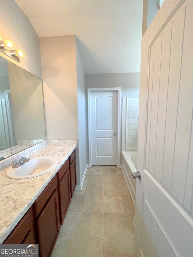 Building Photo - 149 High Point Way