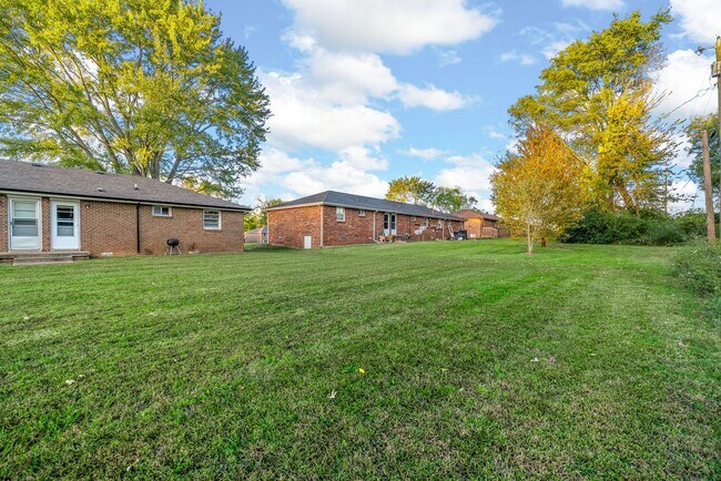 Building Photo - 110 Tandy Dr