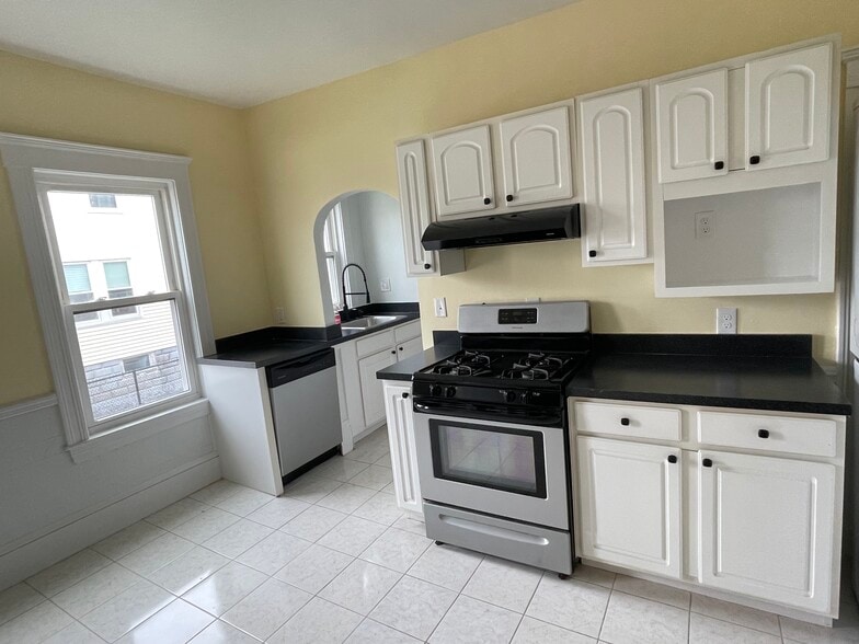 Kitchen with butler's pantry - 58 Bickford Ave