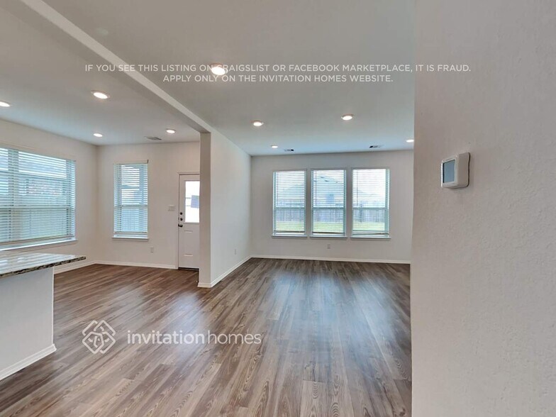 Building Photo - 752 Scenic Lake Dr