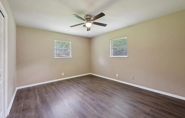 Building Photo - 630 White Oak Dr