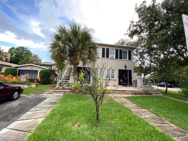 Las Olas Apartments - 1200 SE 1st St