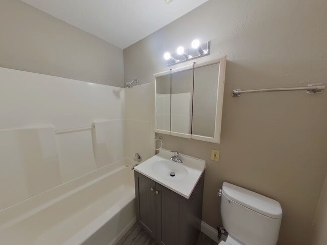 Building Photo - 1921 N Garland St