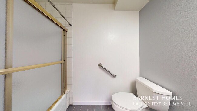 Building Photo - 7231 Balboa Blvd