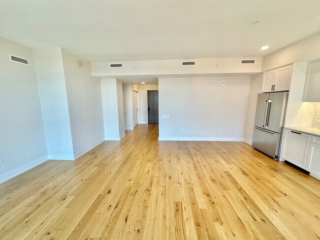 Building Photo - MOVE -IN SPECIAL-FREE RENT! Luxury 2 Bedroom, 2.5 bath Avidian Condo in Navy Yard with Parking.