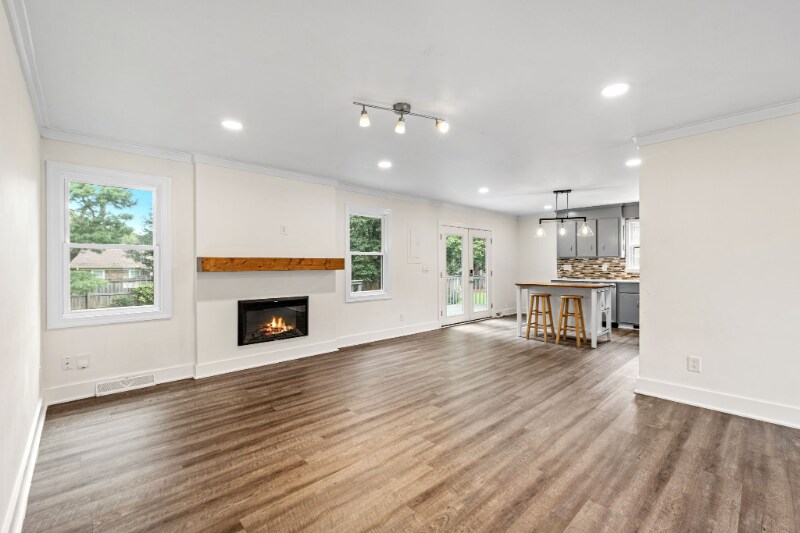 Building Photo - 111 Ticonderoga Dr