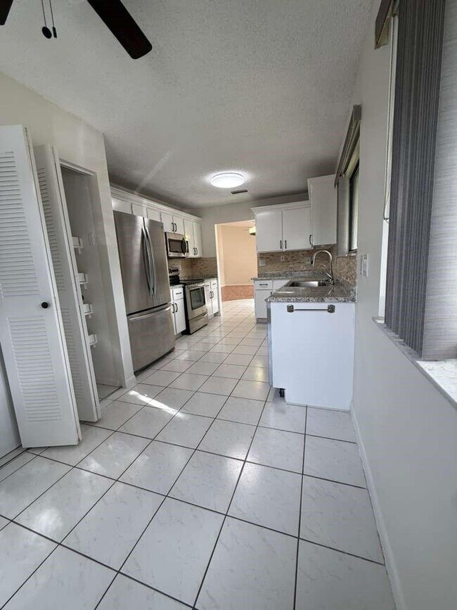 Building Photo - 9321 SW 23rd St