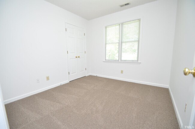 Building Photo - 124 Trafalgar Ln