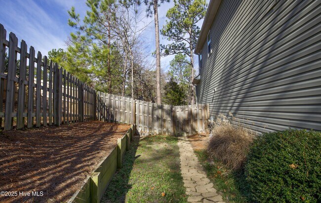 Building Photo - 285 Wheeling Dr