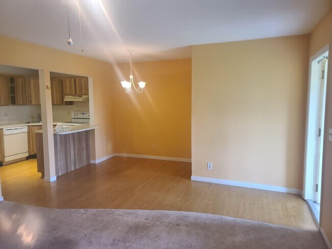 Building Photo - 317 Knotty Pine Cir