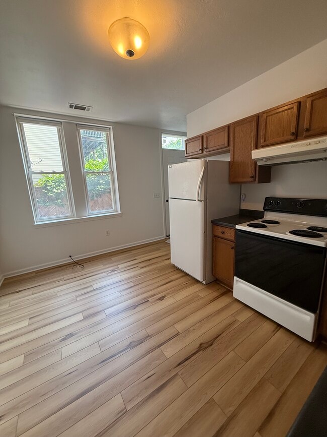 Building Photo - 507 Avery St