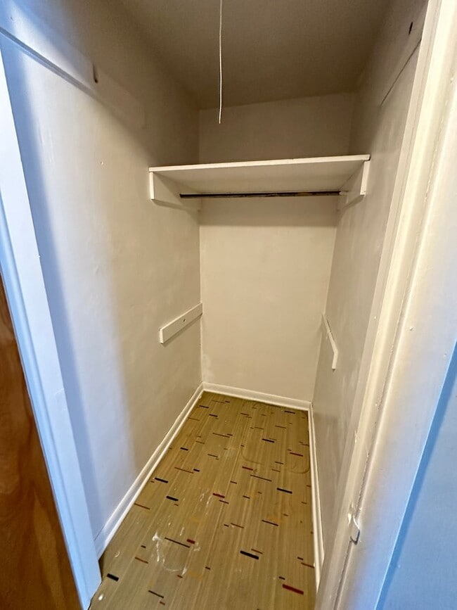 Building Photo - 1102 Napoleon Rd