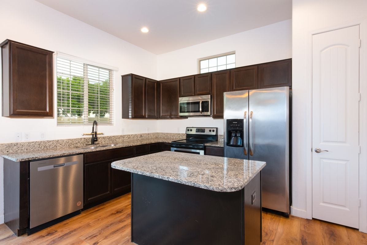 Building Photo - 1367 S Country Club Dr