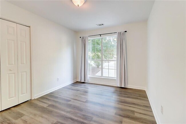 Building Photo - 3347 Camens Way NE