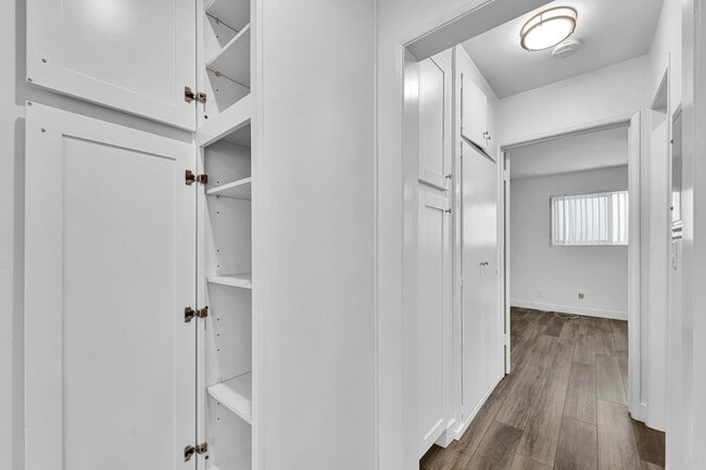 Building Photo - 925 W 30th St