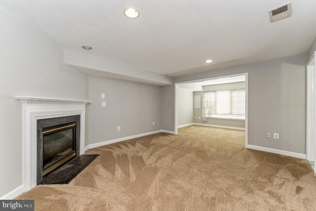 Building Photo - 4273 Upper Park Dr