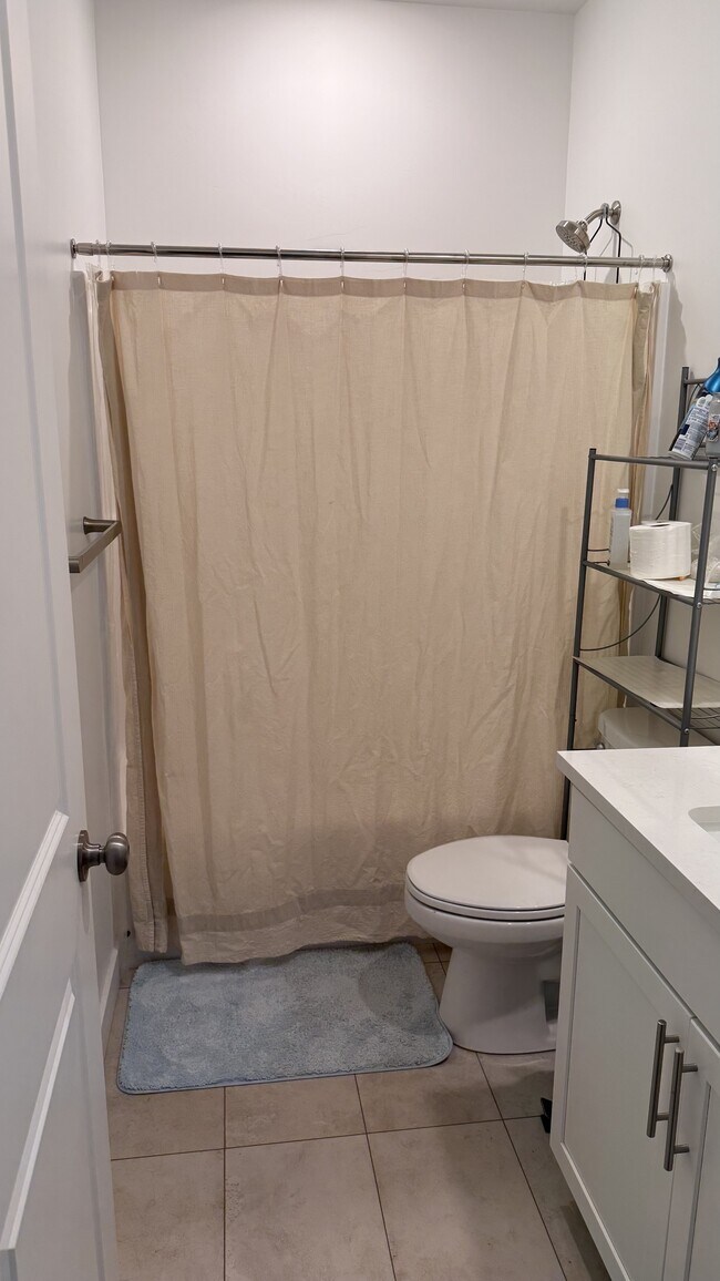 Building Photo - 3239 S Forest Ave