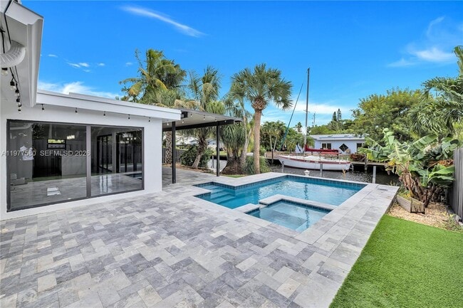 Building Photo - 1608 SW 5th Ct