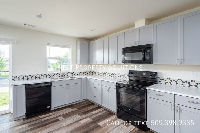 Building Photo - 2 Bed, 2.5 Bath Townhome for Rent