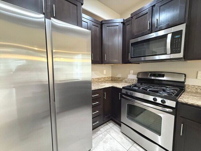 Building Photo - AVAILABLE JULY 1ST | 3 BED | 2.5 BATH | $2,295/MO