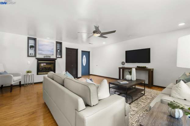 Building Photo - 41345 Roberts Ave