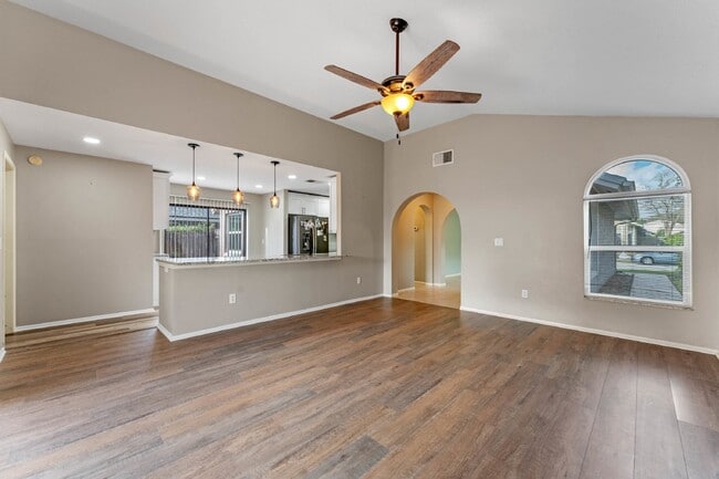 Building Photo - Spacious 3-Bed, 2-Bath Home in Casselberry