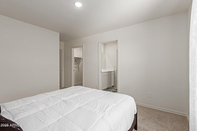 Building Photo - 20004 W Badgett Ln