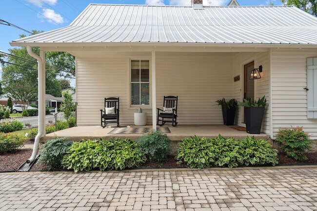 Building Photo - 1226 Adams St