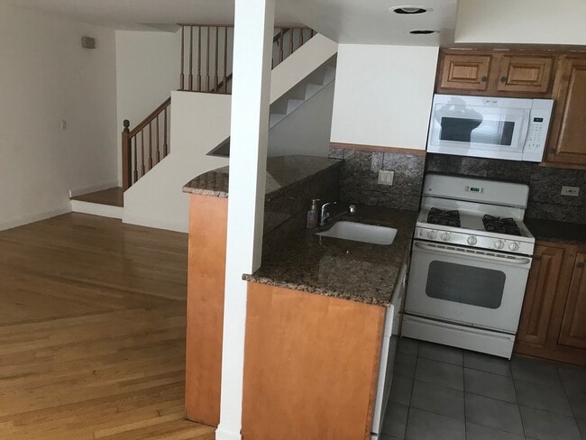 Building Photo - 320 W Inverrary Ln