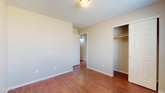 Building Photo - 1819 Shreya St