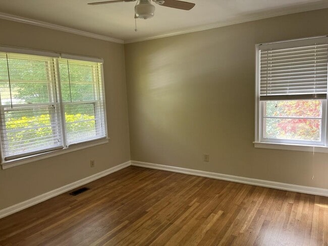 Building Photo - 549 Alpine Way