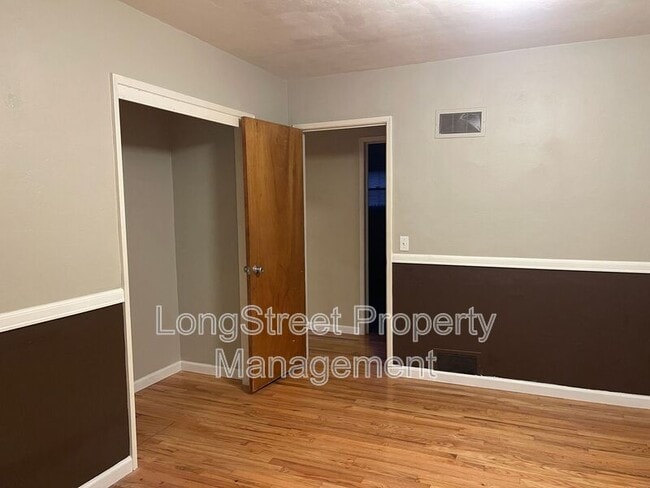 Building Photo - 1630 SW 15th Ave