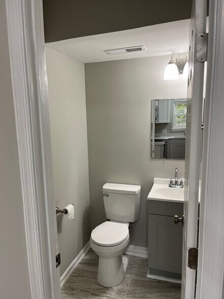 Building Photo - 2216 Minnear St