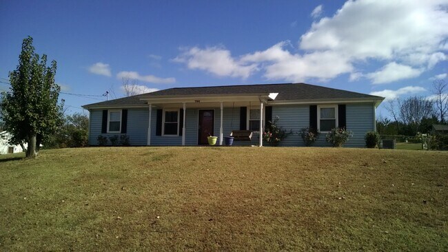 Building Photo - 705 Garland Dr