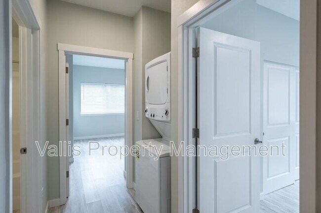 Building Photo - 13001 S Crompton Lane