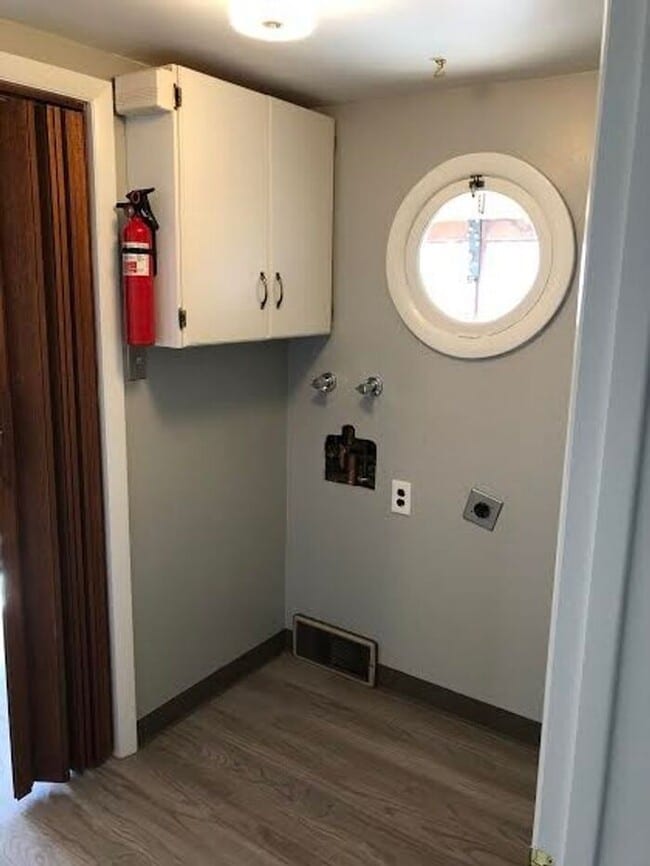 Building Photo - Beautiful 2 bed, 2 bath Old Town ranch one...