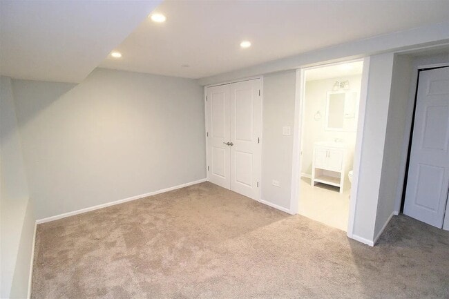 Building Photo - 712 N Willard Ct