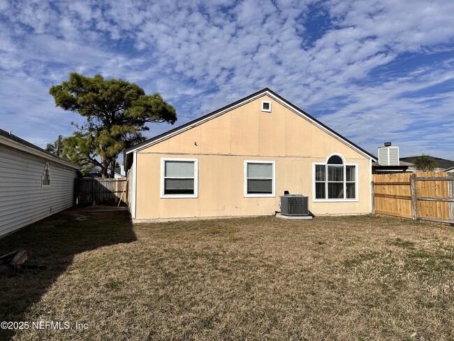 Building Photo - 12340 Silent Brook Trail N