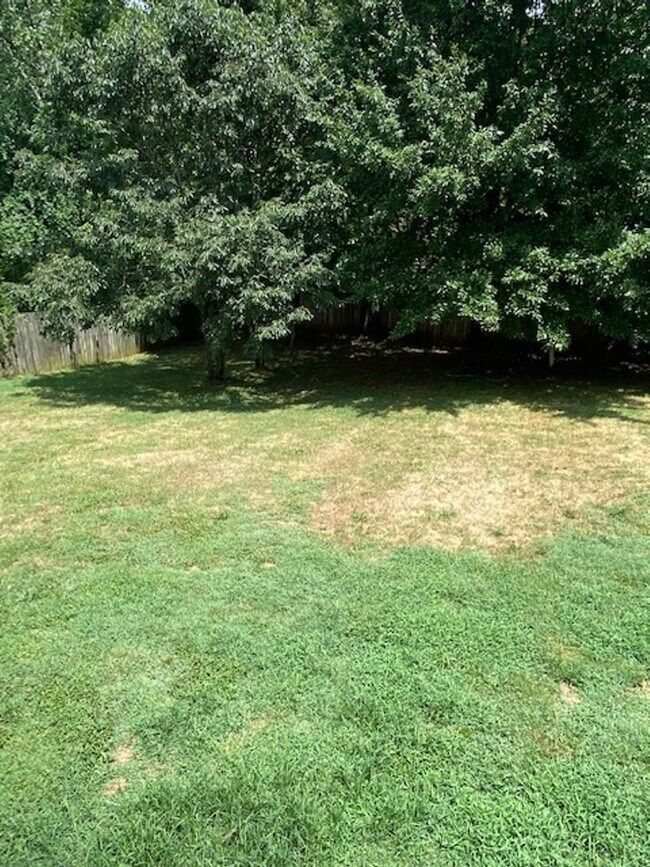 Building Photo - Cute Ranch Home Available Now