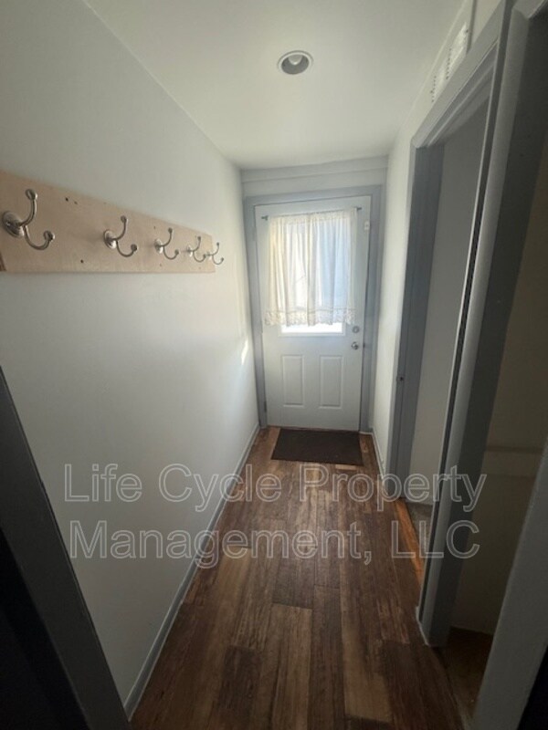 Building Photo - 2921 Depot St