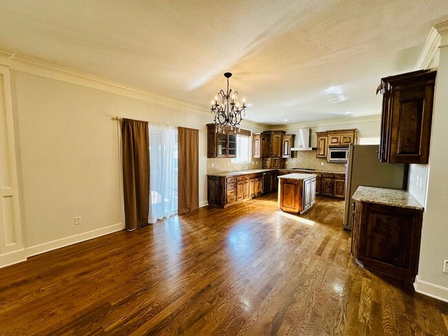 Building Photo - {20067} Custom Built Home in Woodland Mano...