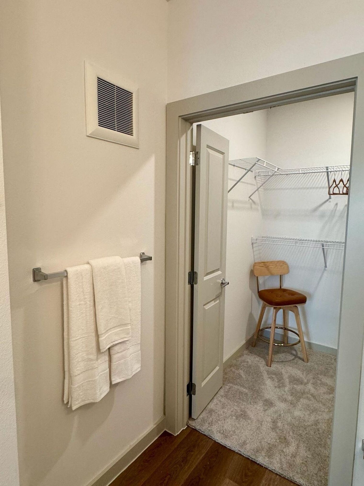 Building Photo - 1301 Leah Ave