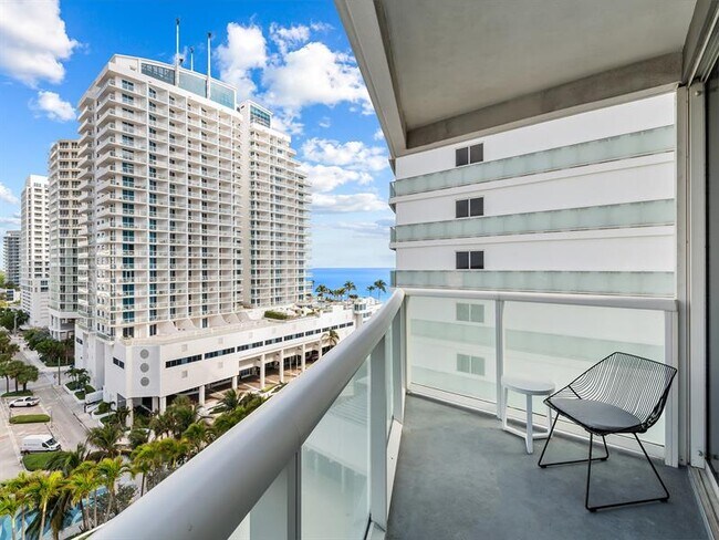 Building Photo - 3101 Bayshore Dr